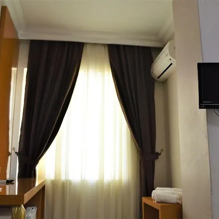 Hotell Derin 3*